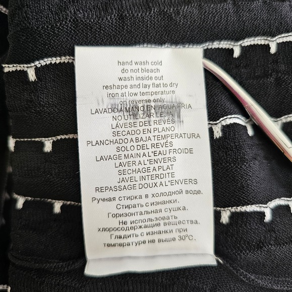 LEO & UGO Women's Black & White Striped Pullover Fit & Flare Zip Sweater Sz US 8 - Picture 11 of 14